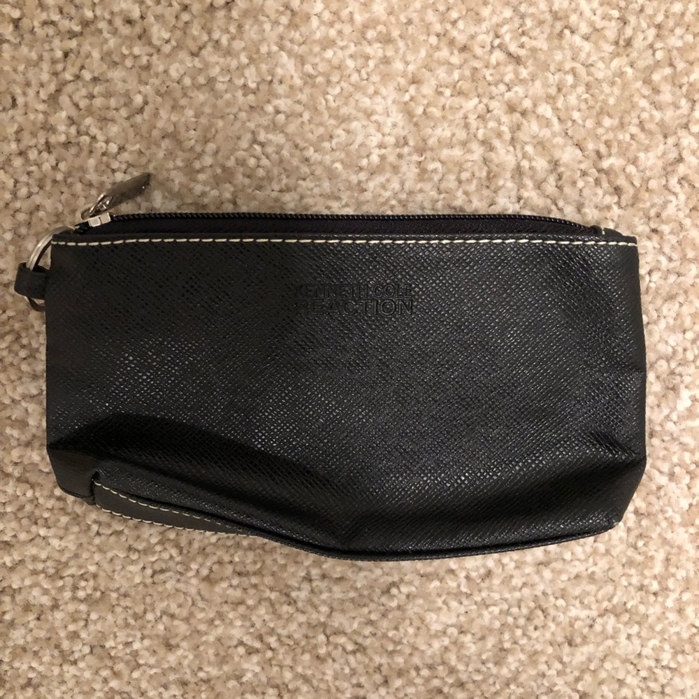 Kenneth Cole pouch/ carrying case